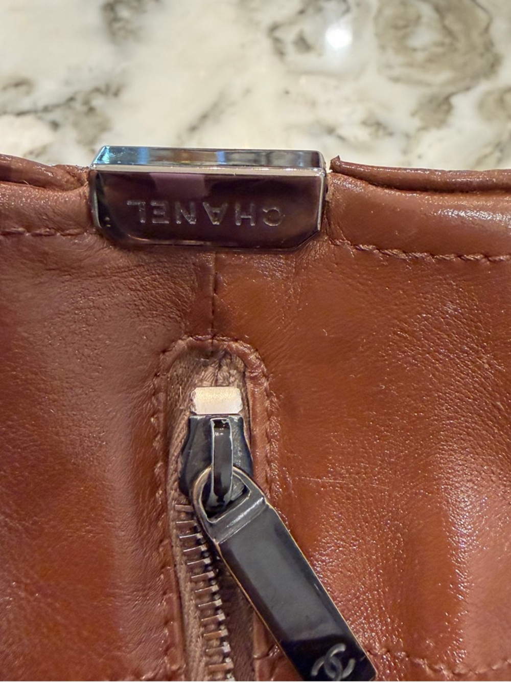 ✨CHANEL Chocolate Bar Brown Quilted Leather Duffel Bag with Silver Hardware - Picture 5 of 17